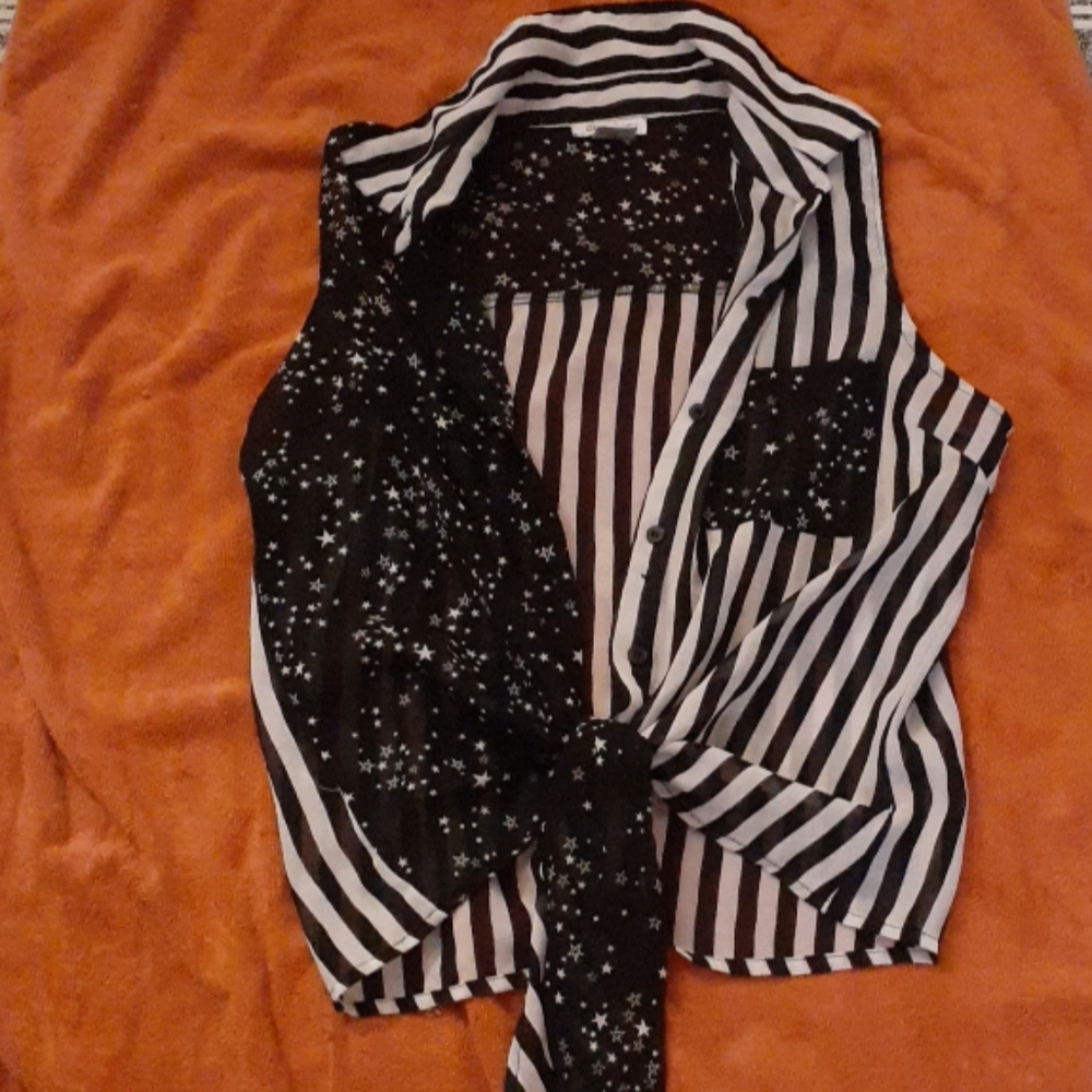 Cute button up sleeveless shirt